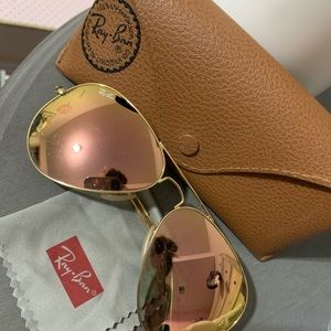 Light pink Ray-Ban sunglasses